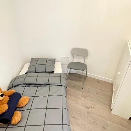 Avec Balcon, 5 Personnes * Paris
